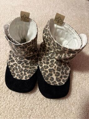 Jady Baby Leopard Print Boot Slippers with Black Toe - Rubber Sole